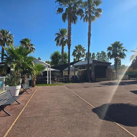 Mobil-home 4-6 Personnes, Le Montourey, Отель