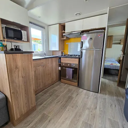 Mobil-home 4-6 Personnes, Le Montourey, Отель